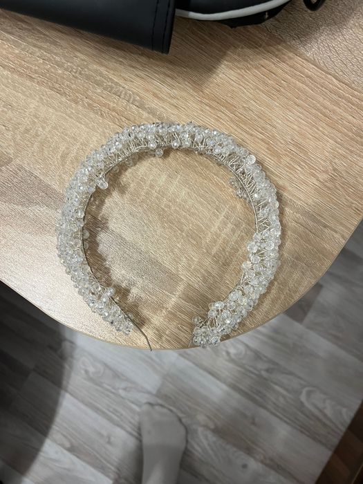 Диадема за коса подходяща за сватбена прическа