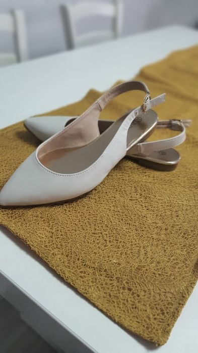 Balerini albi marimea 37