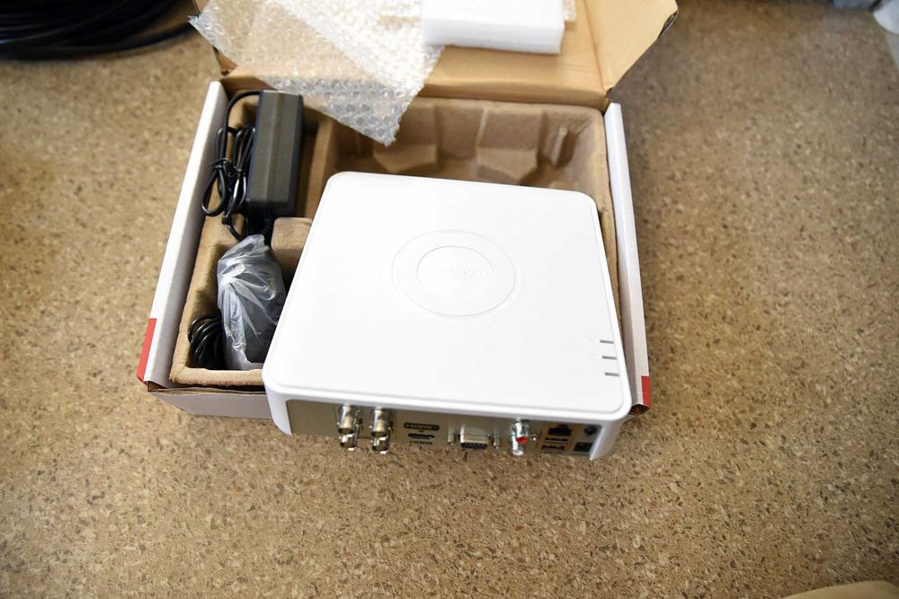 Kit complet 4 camere supraveghere Hikvision 1080P