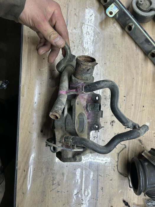 Ниссан помпа, термастат Компрессор кондер