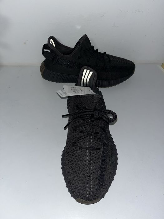 Yeezy Boost 350 v2, Negru