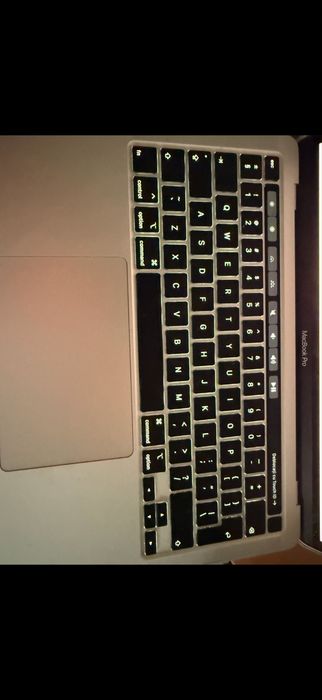 MacBook Pro 13 2020 cu mouse