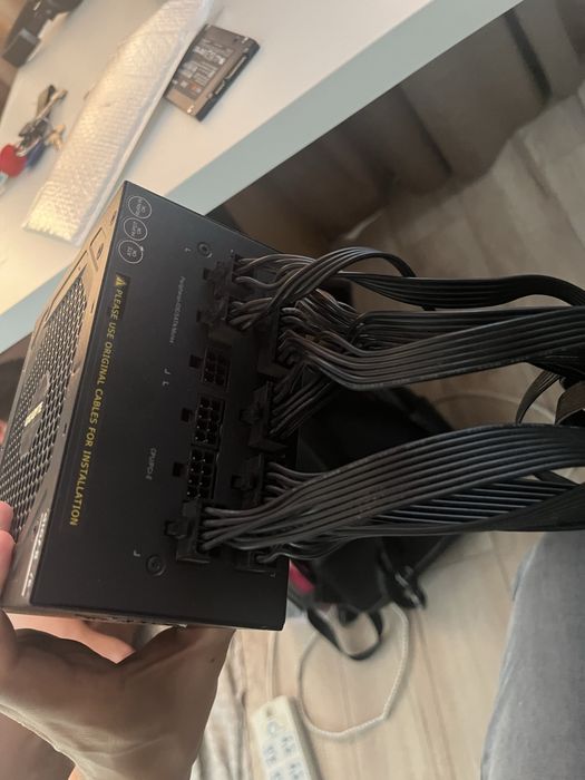 Блок питание Gigabyte