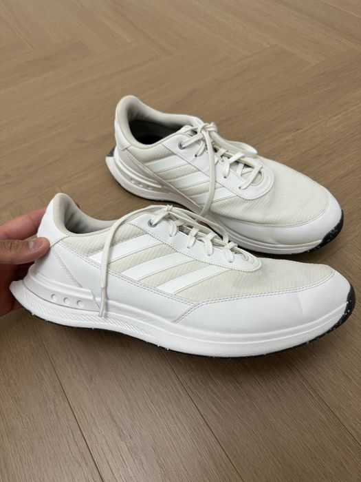 Продам мужские кроссовки adidas
