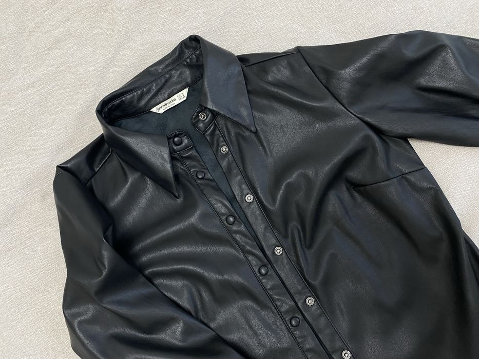 Рубашка Stradivarius из эко кожи