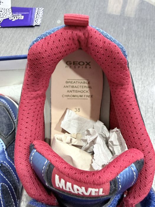 Продаются кроссовки 38 размер Geox