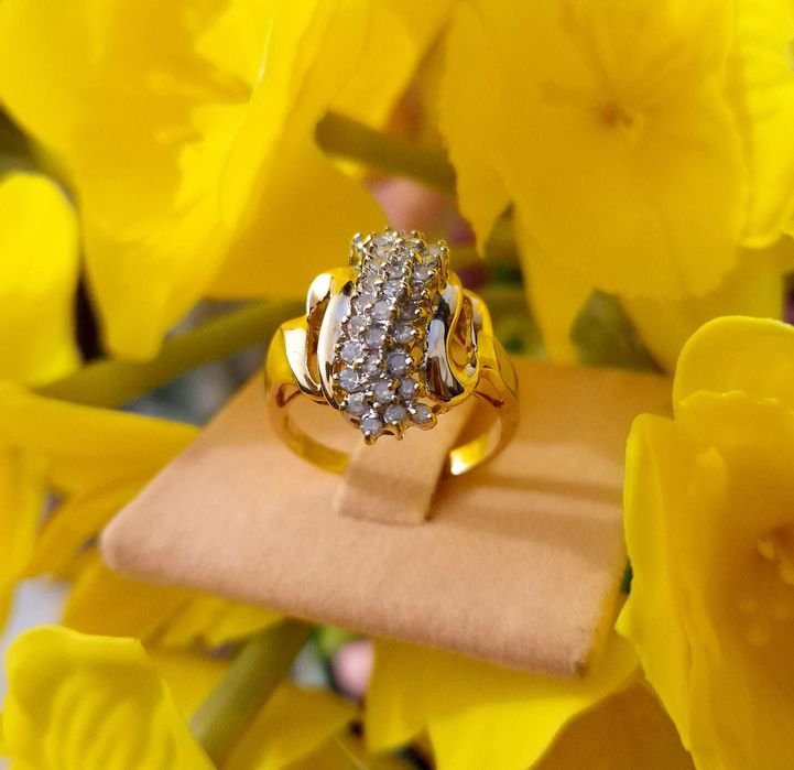 Inel din aur de 10K cu diamante naturale