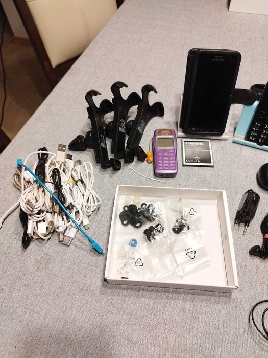 Tot ce in poza - 300 de lei - nu se vand separat