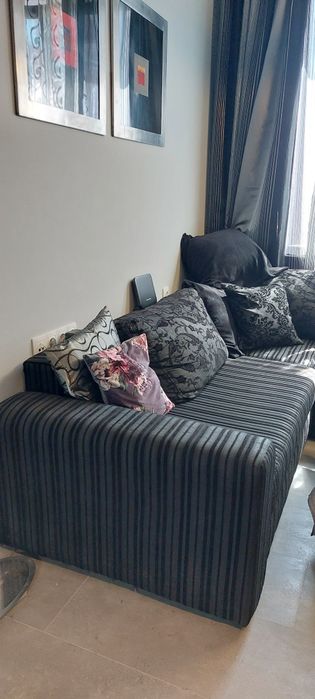 Черен ъглов диван с функция сън