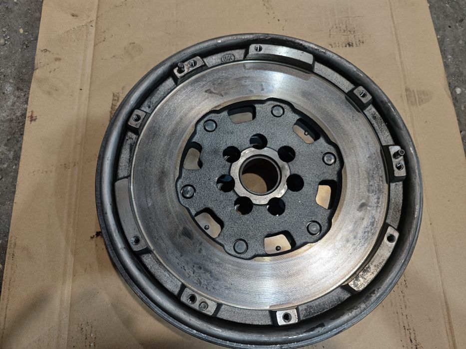 Демпферен маховик Luk 1.5dci