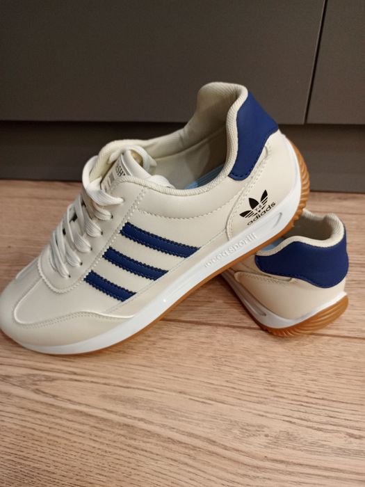 Кроссовки Adidas 43-44