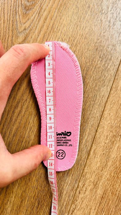 Обувки Hello Kitty, номер 22 и гащеризон за дъжд 92 за момиче