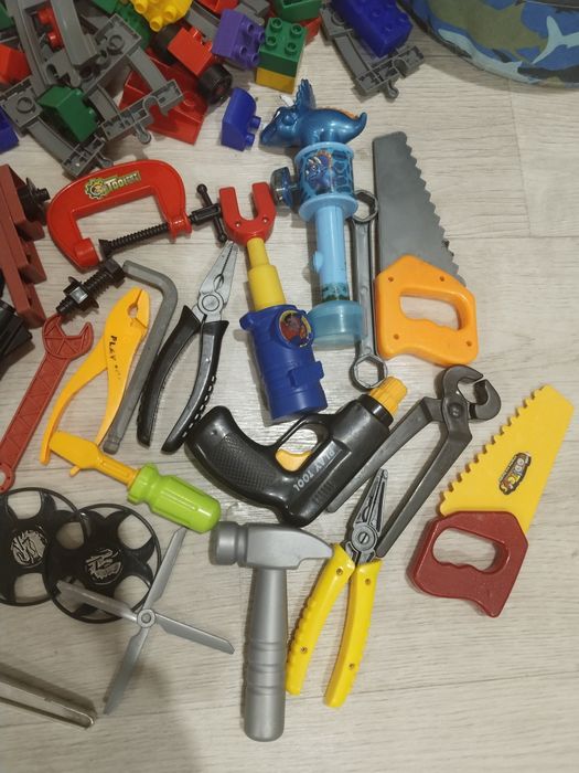 Много игрушек для мальчика. Всё вместе.