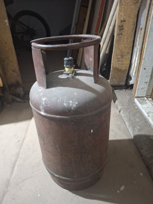 Продаю газовый балон.