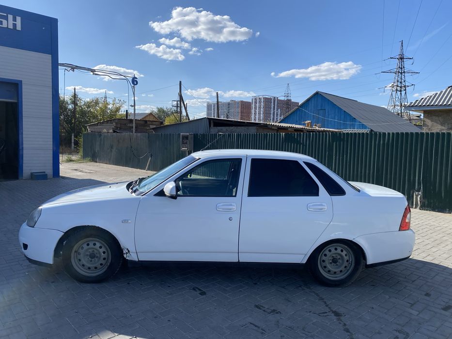 Продам машину приора 2 полулюкс