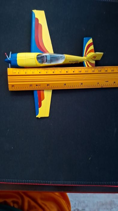 Fac macheta Extra300L la comanda