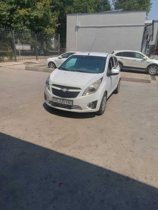 Продам chevrolet spark 2011