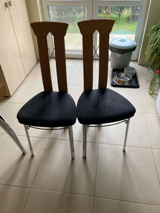 Кухненска маса с четири стола