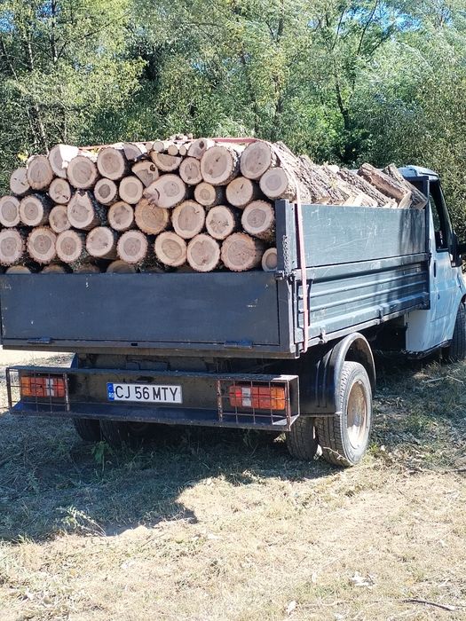 Vând lemne de foc