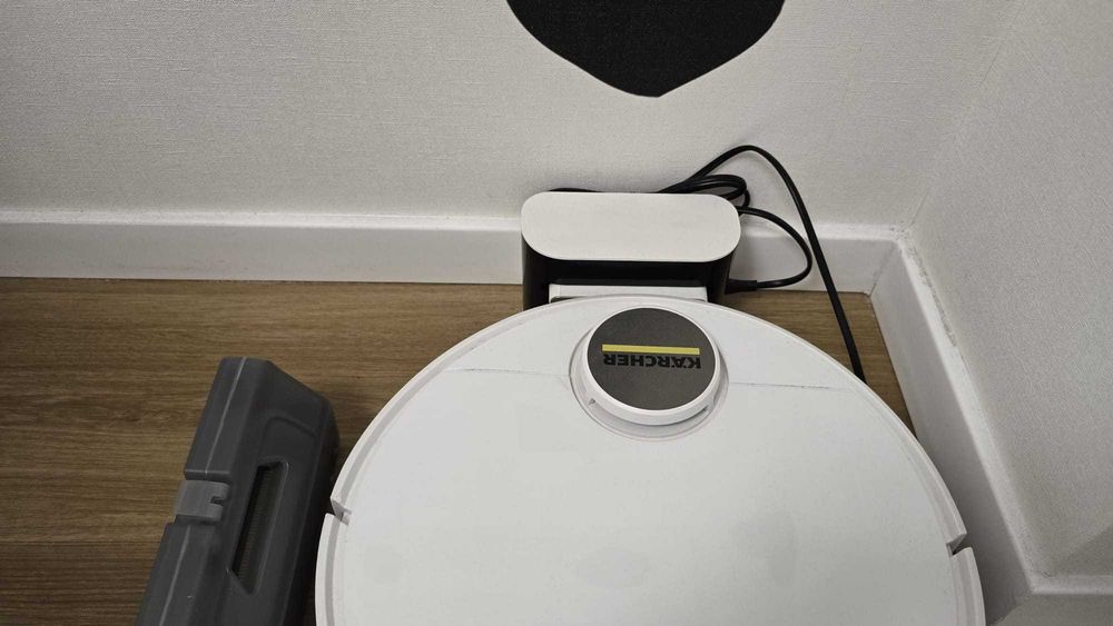 Aspirator robot cu functie de mop Karcher RCV 3