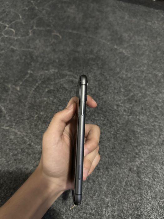 iPhone 11  ochilmagan 200$