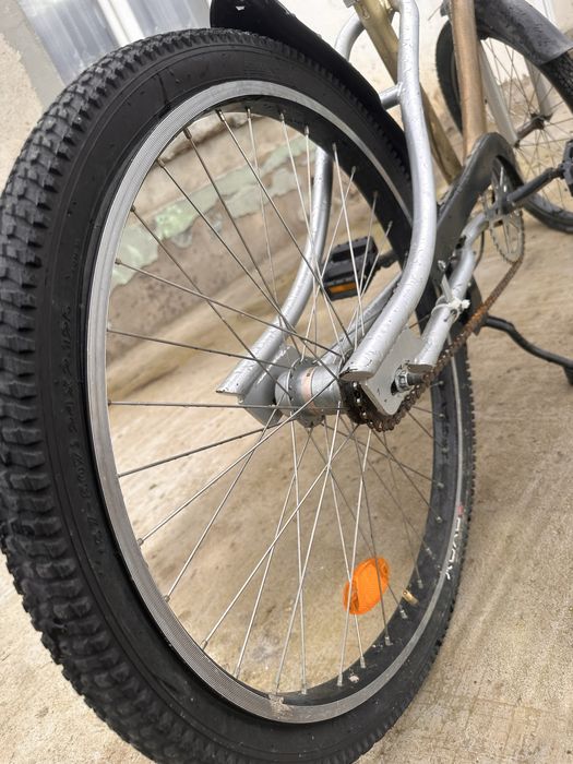 Продавам чопар много е запазен и е голям стил всичко по него си работи