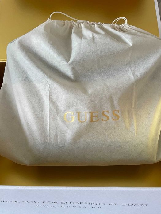 Нова чанта GUESS с оригинална опаковка (купена от Германия)