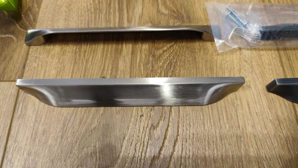 Мебелен обков - закачалки и дръжки на 1/3 от цената