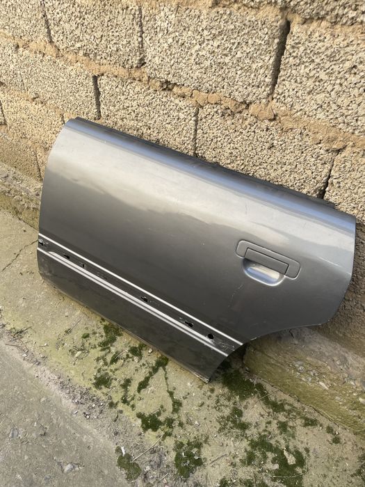 Дверь Audi 100 c4 продам