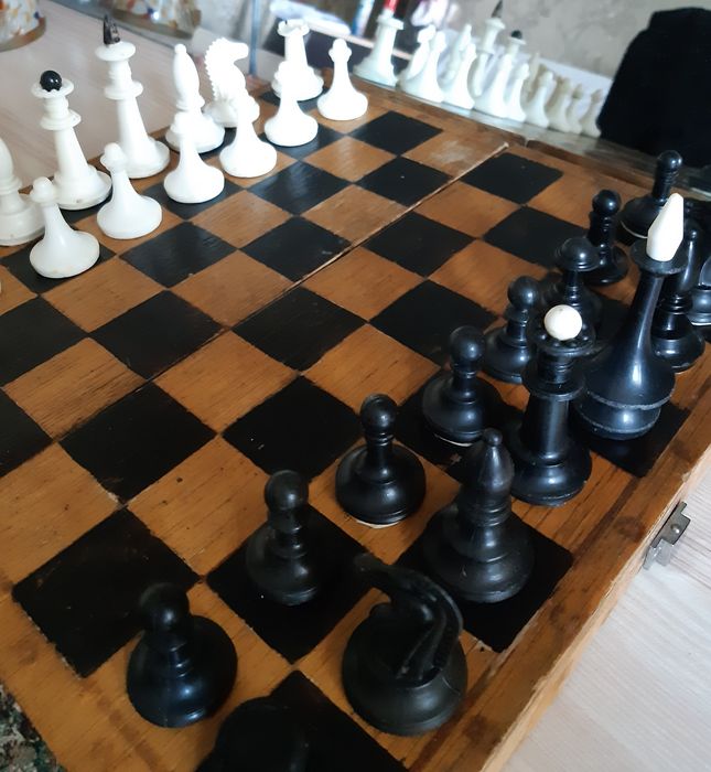 Доска с шахматами ( новыми)