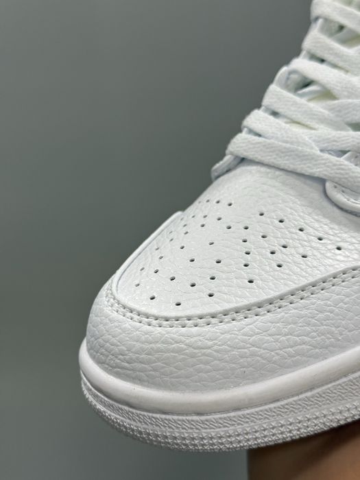 Кроссовки Air Jordan 1 low triple white