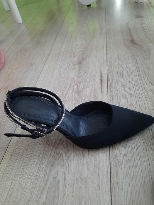 Pantofi stradivarius