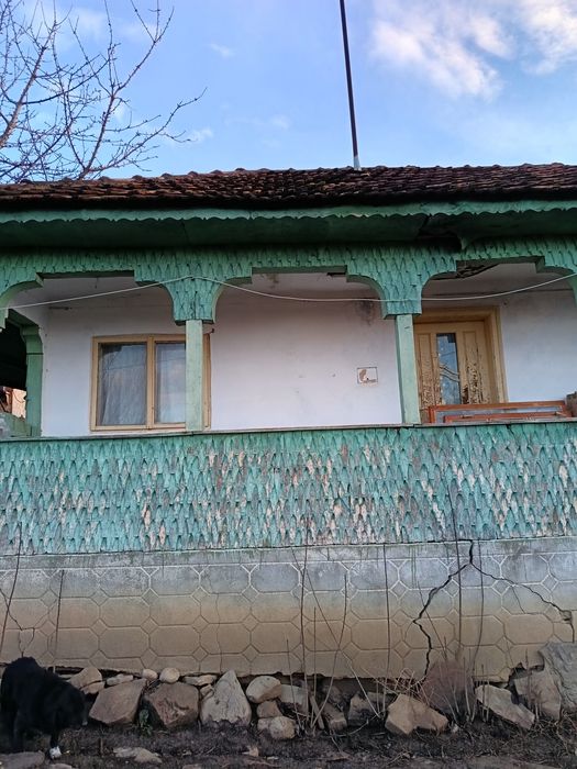 Vând casă bătrânească ,Nucsoara de jos ,Prahova