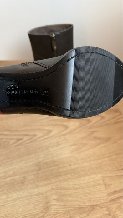 НОВИ боти Calvin Klein Brynn шоколадови