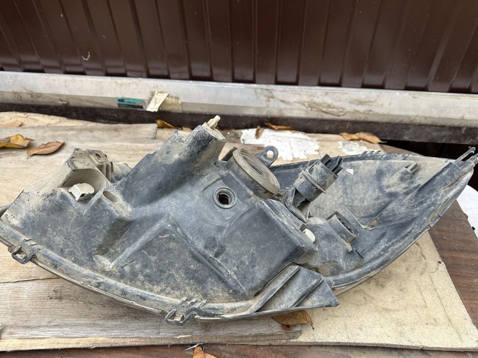 Продам фару на сандеро 1