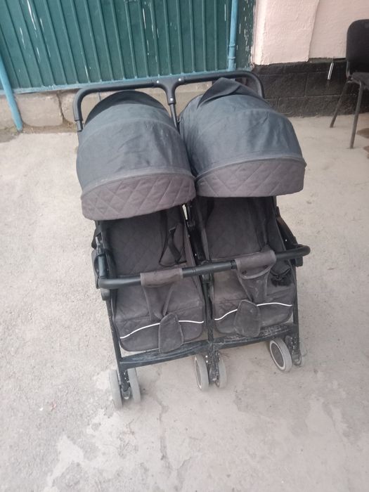 Коляска двухместная