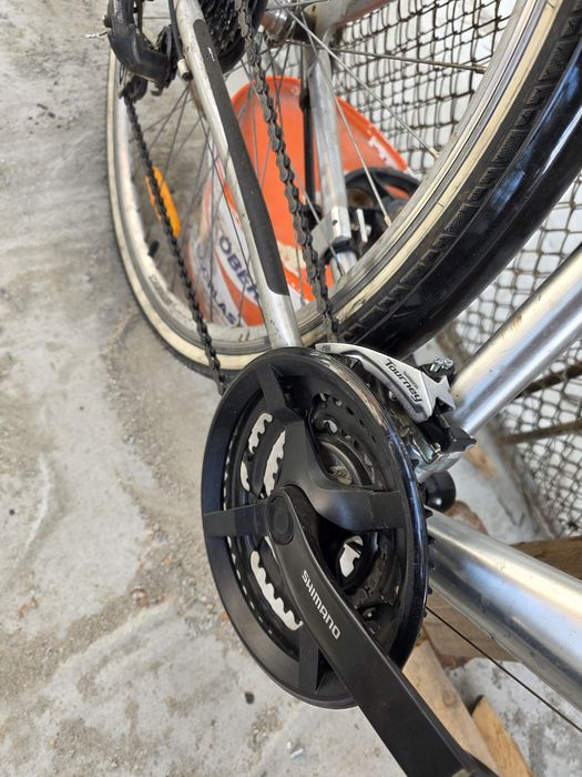 Bicicleta roti 28 butuc dinam frana disc