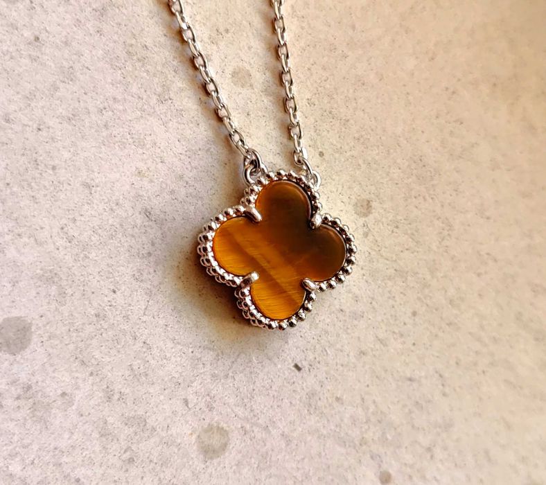 Колие с детелина на Van Cleef & Arpels с камъка тигрово око