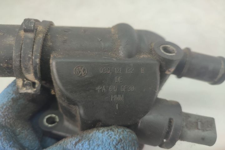 Flansa lichid racire 03g121132 2.0 tdi Volkswagen VW Passat B6 seria