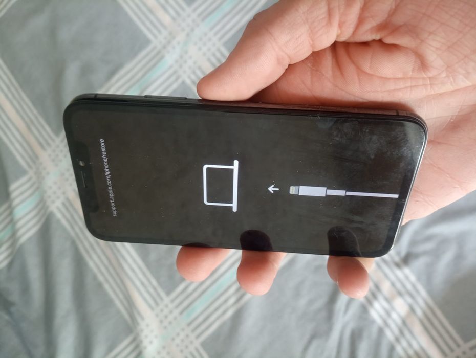 Продам iPhone X.