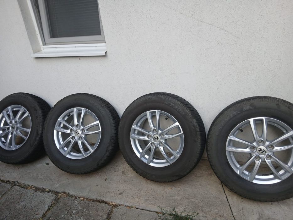 Vand cauciucuri de iarna cu jante aliaj