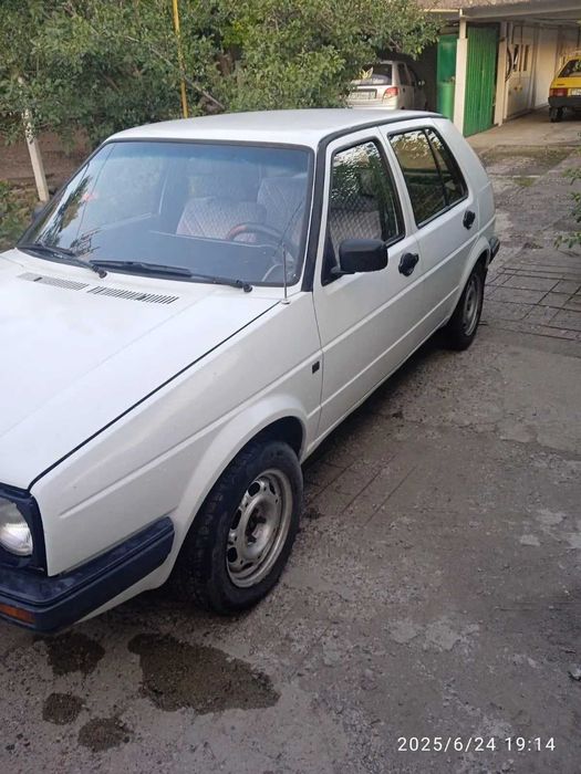 Автомобиль Фольксваген Гольф 2