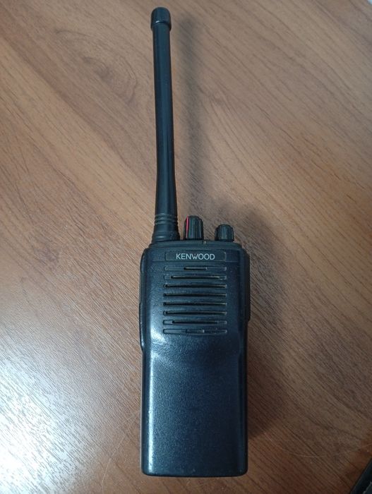 Продам рацию Kenwood