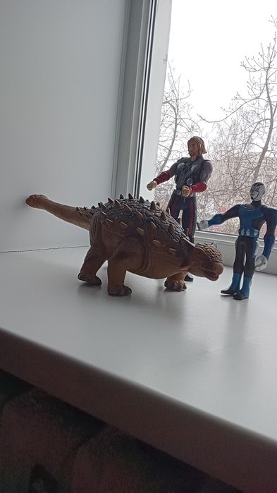 Игрушки.Набор фигурок динозавров.