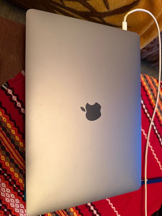 Maкбук Про 13 инча 2020