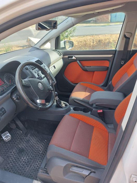 Vând Volkswagen  Touran Cross