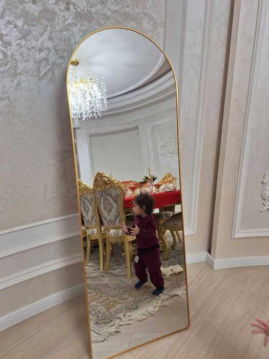 Напольное зеркало арочное на стойке, цвет золото