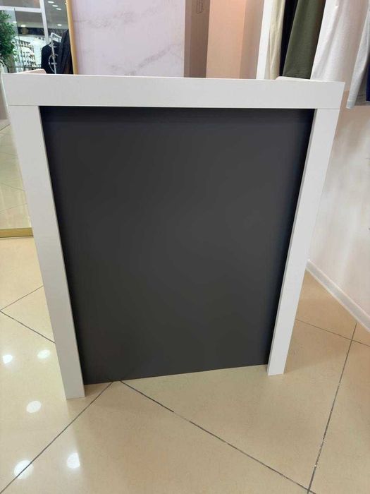 Стол ресепшен для магазина