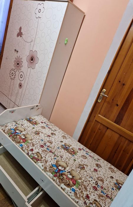 Кроват детский и шкаф
