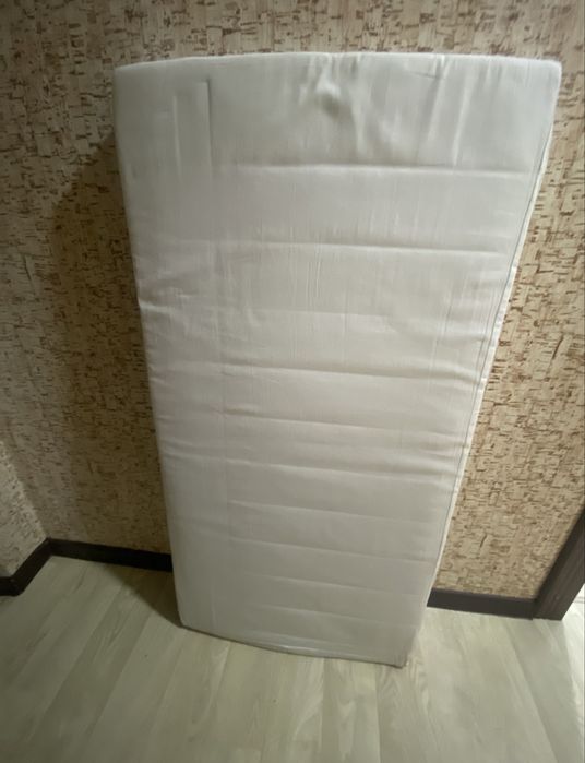 Детская кроватка с матрацем